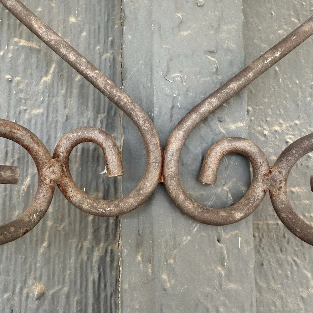 Vintage Iron Double Plant Wall Holder Flower Pot Planter Rustic Heart Scroll